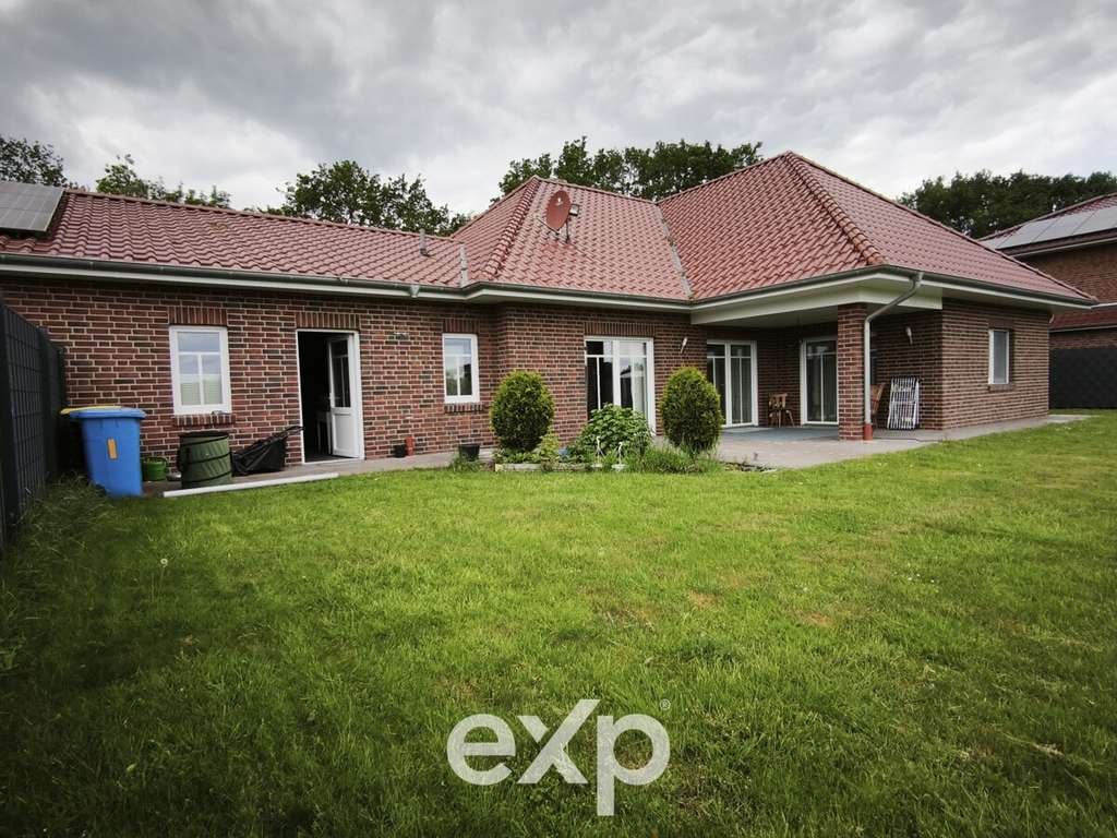 Immobilie in Lindern (Oldenburg) - Moderner Bungalow mit Ausbaureserve, Doppelgarage und traumhaftem Weitblick - Bild 1