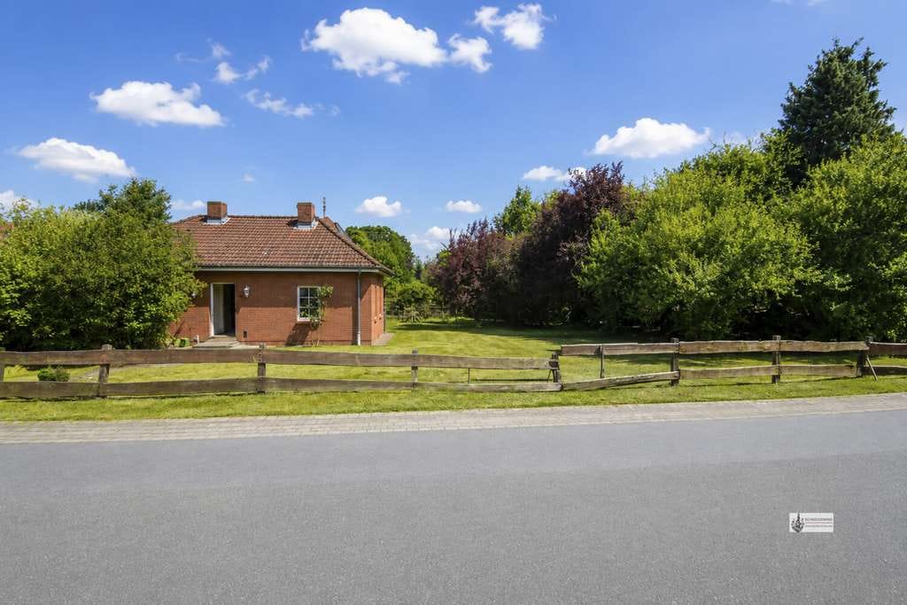 Immobilie in Hagen im Bremischen - Charmantes Einfamilienhaus 
auf großem Grundstück 
ideal für kreative Modernisierer - Bild 1