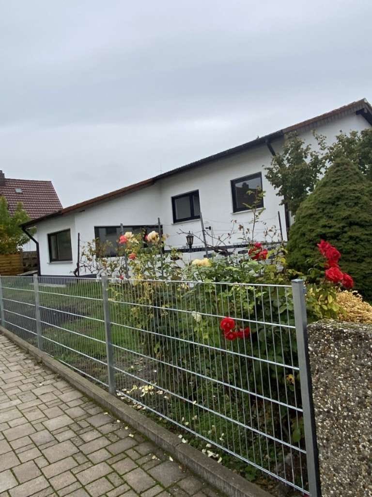 Immobilie in Weisenheim am Sand - Einfamilienhaus mit Garage / Garten Werkstatt und Innenhof - Bild 1