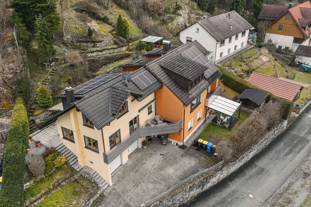 Immobilie in Aufseß - Mehrfamilienhaus mit drei Parteien & einer Top Aussicht! - Bild 0