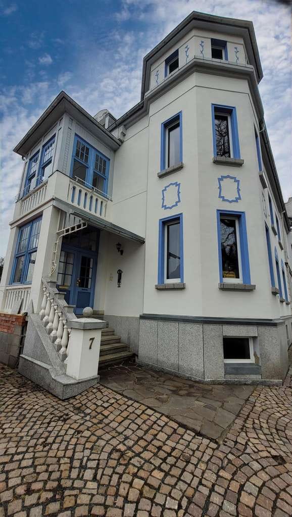 Immobilie in Markneukirchen - Wohnen mit Stil und Substanz! - Bild 2