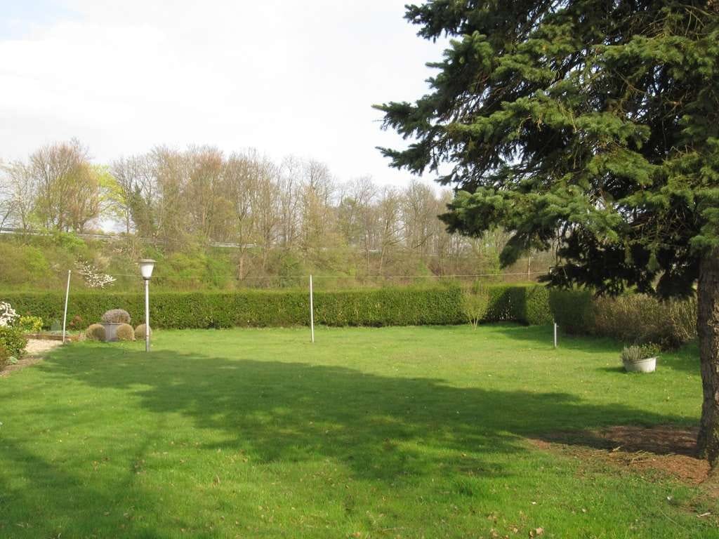 Immobilie in Moers - CHARMANT UND BEZAHLBAR  Doppelhaushälfte mit Garage und großzügigen Grundstück - Bild 2
