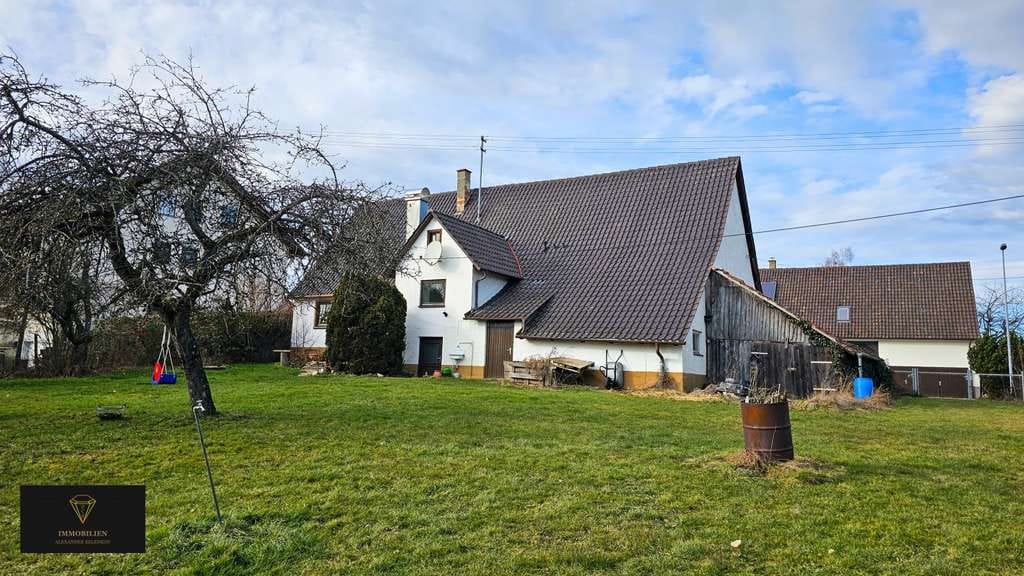 Immobilie in Rottweil - Ein großzügiges Haus auf einem weitläufigen Grundstück in einer idyllischen Lage - Bild 2