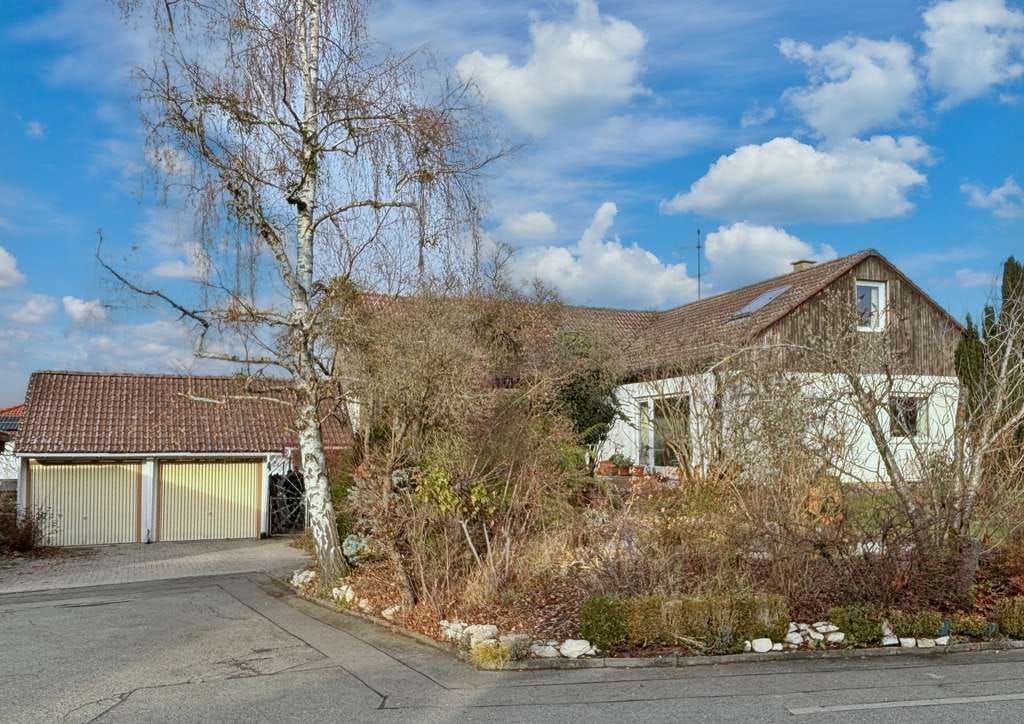 Immobilie in Mühlhausen-Ehingen - Charakterstarkes Haus über Eck - Bild 0