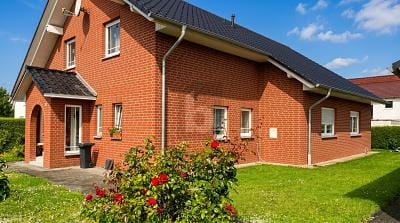 Immobilie in Dassel - GROßZÜGIGER BUNGALOW MIT ERWEITERUNGSMÖGLICHKEITEN - Bild 0