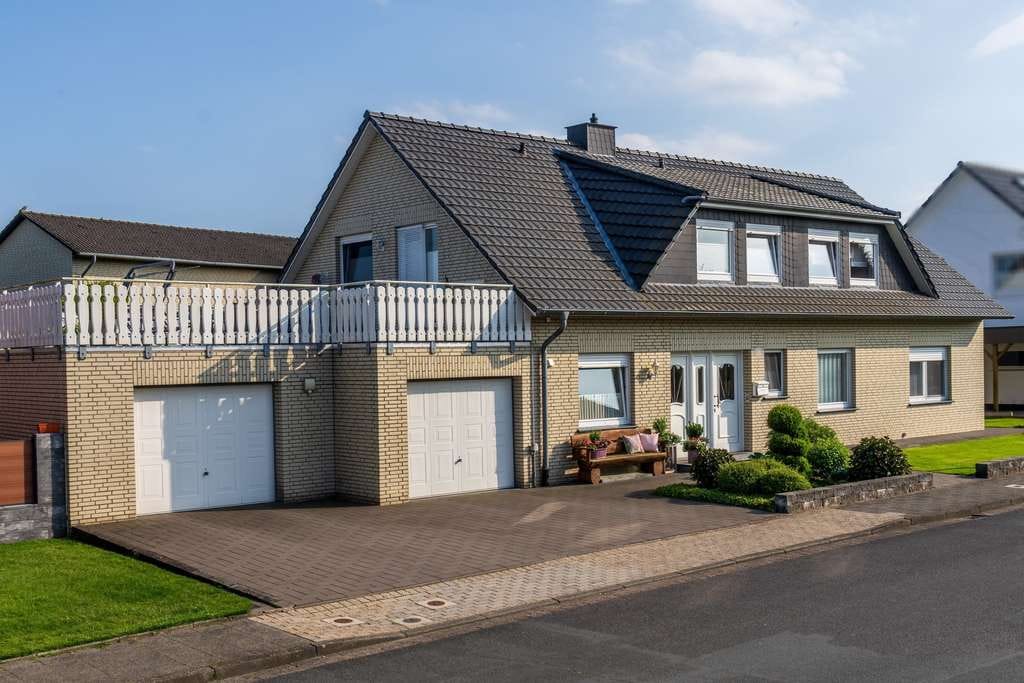 Immobilie in Damme - Wohnen mit vielseitigen Nutzungsmöglichkeiten – großzügiges Zweifamilienhaus in begehrter Wohnlage  - Bild 2