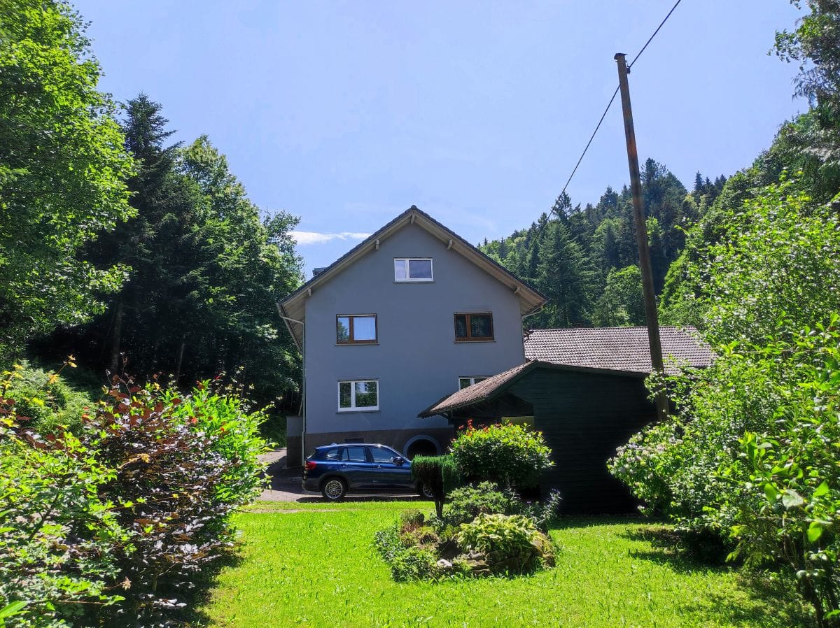 Immobilie in Durbach - Einzigartiges Mehrfamilienhaus/Bauernhof mit 3,7 ha Fläche und Brennerei in unverbaubarer Traumlage - Bild 1