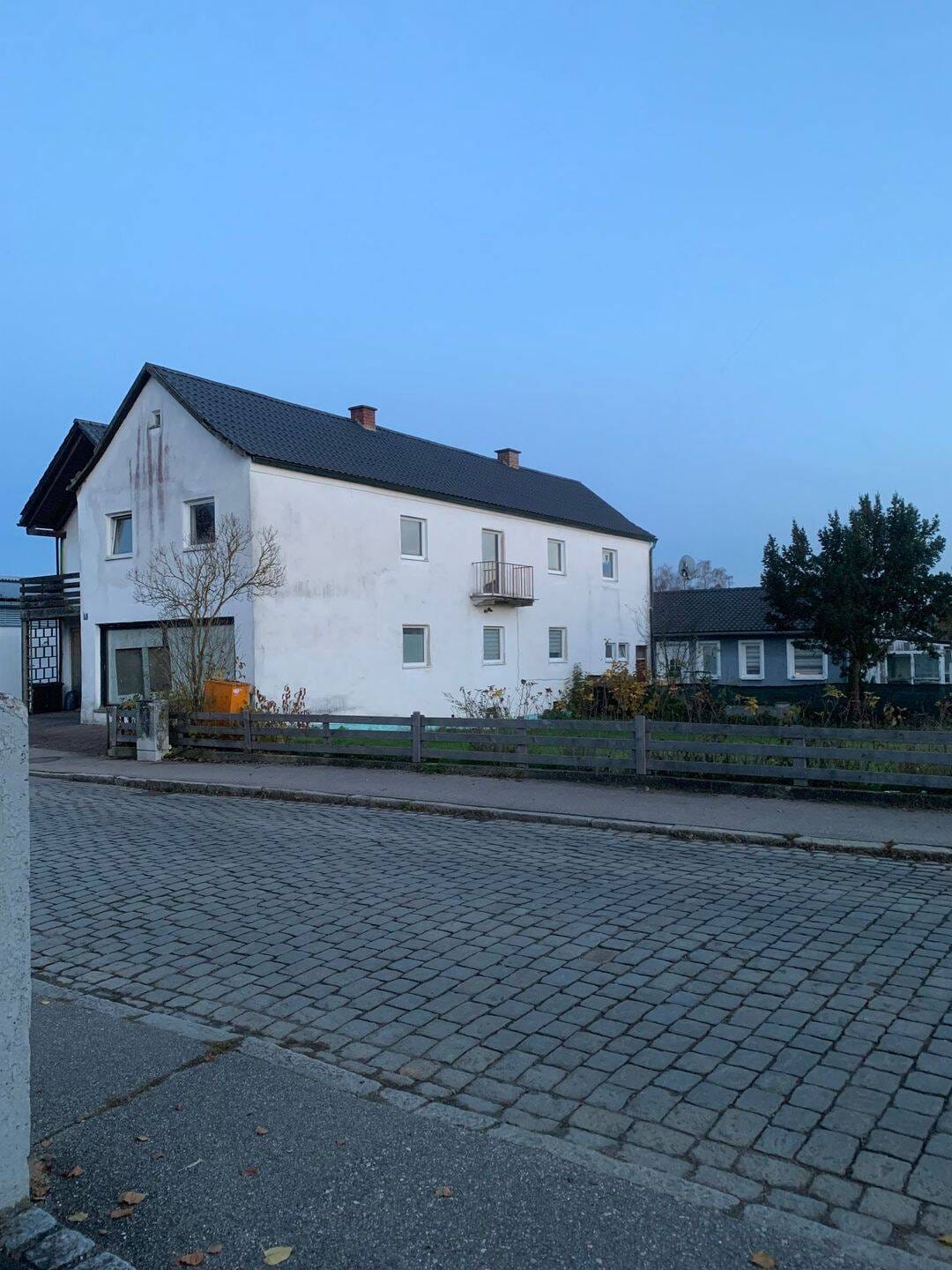 Immobilie in Langquaid - Zwei Einfamilienhäuser mit viel Platz im Zentrum von 84085 Langquaid - Bild 2