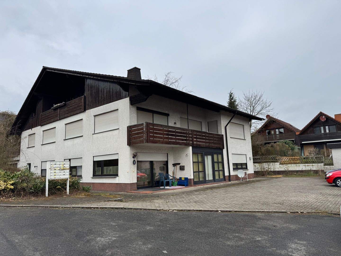 Immobilie in Bad Zwesten - Wohnraum mit Substanz und Potenzial - MFH mit 7 Wohneinheiten, großem Grundstück und Garage - Bild 0