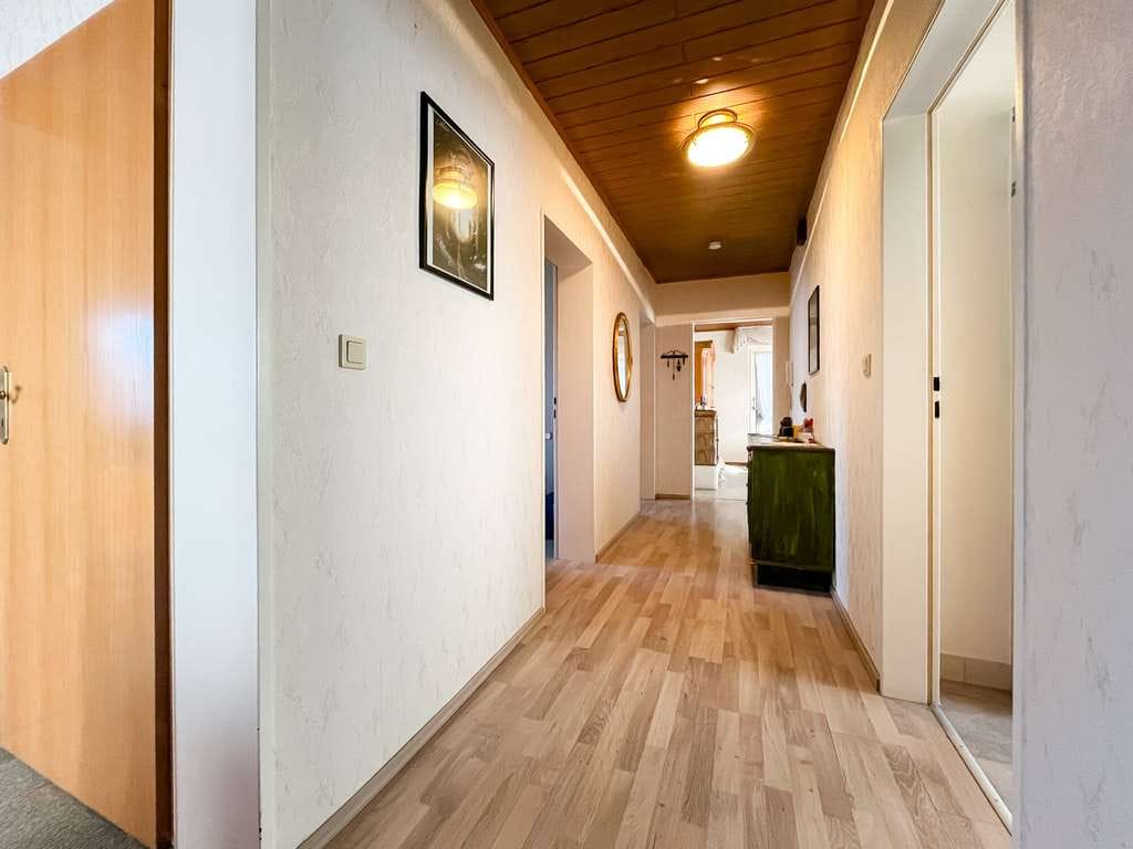 Immobilie in Hausen - Großzügiges Zweifamilienhaus in traumhafter Südwestausrichtung - vielfältige Nutzungsmöglichkeiten - Bild 3