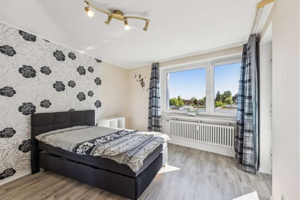 Immobilie in Schwalbach - 2-Zimmer-Eigentumswohnung mit Balkon und klassischem Schnitt - Bild 0