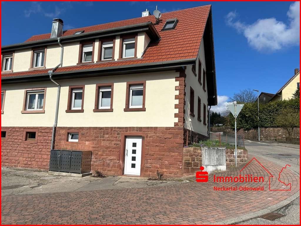 Immobilie in Fahrenbach - Einziehen und Wohlfühlen! Gemütliche Doppelhaushälfte mit Grundstück  u. Stellplätzen in guter Lage - Bild 0