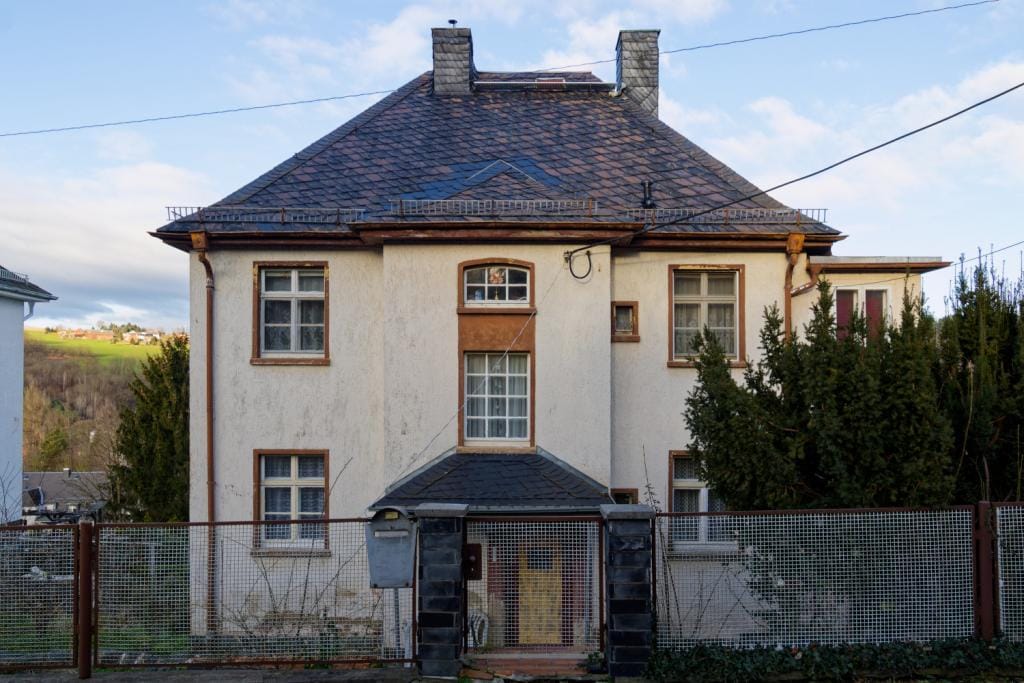 Immobilie in Greiz - Sanierungsbedürftiges Einfamilienhaus - Bild 0