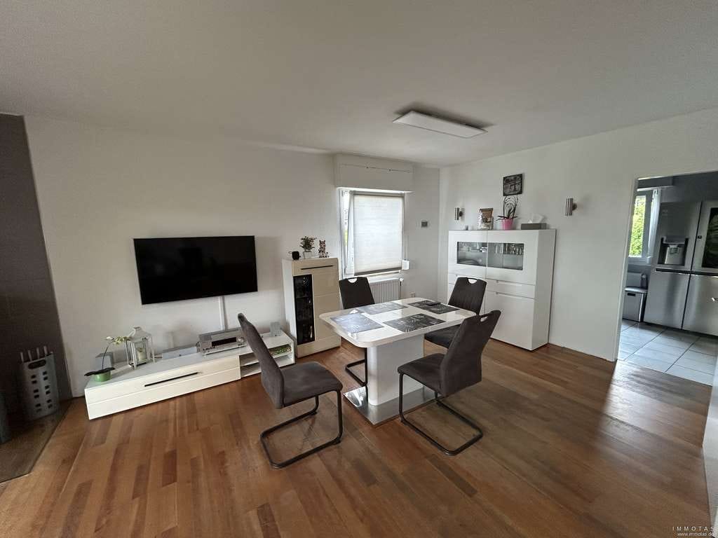 Immobilie in Riedelberg - Schönes Einfamilienhaus (Massa-Fertighaus) mit Doppelgarage und Garten - Bild 2