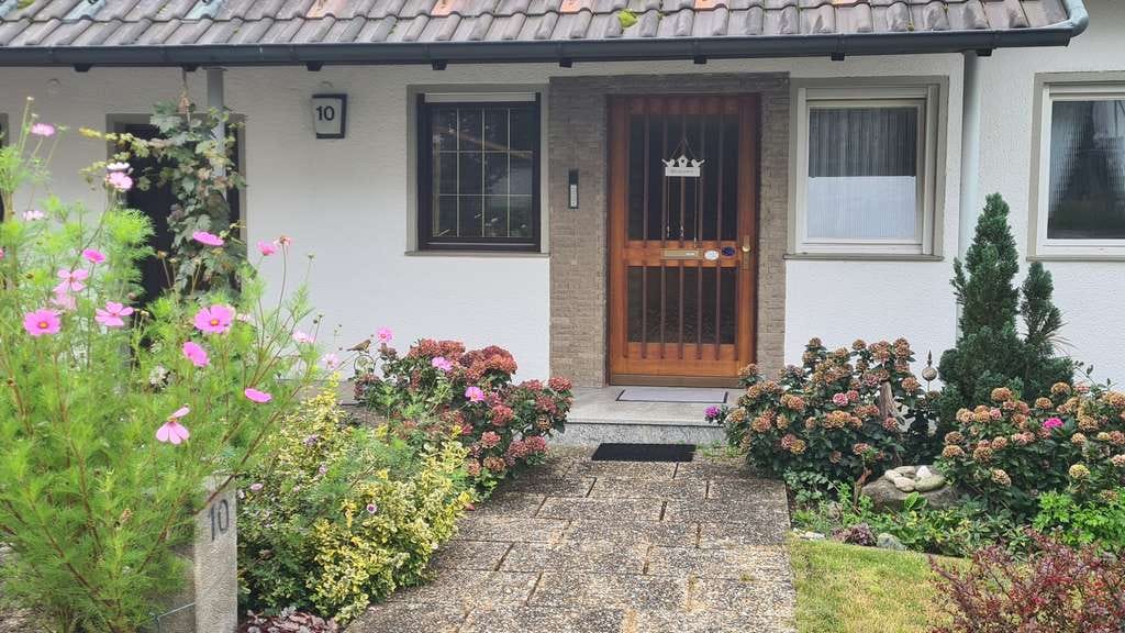 Immobilie in Burglengenfeld - Großzügiges Wohnhaus mit Potenzial - Bild 0