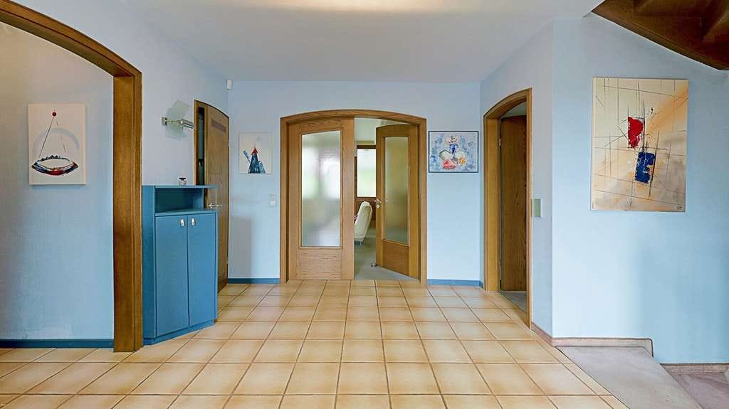 Immobilie in Felsberg - Großzügiges, freistehendes Einfamilienhaus mit Wellnessbereich und Doppelgarage - Bild 3
