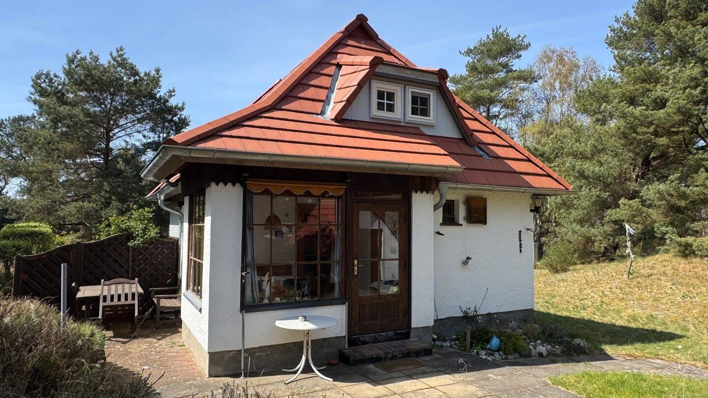 Immobilie in Insel Hiddensee - Insel Hiddensee - Haus in der Heide - komplett saniert ! - Bild 1