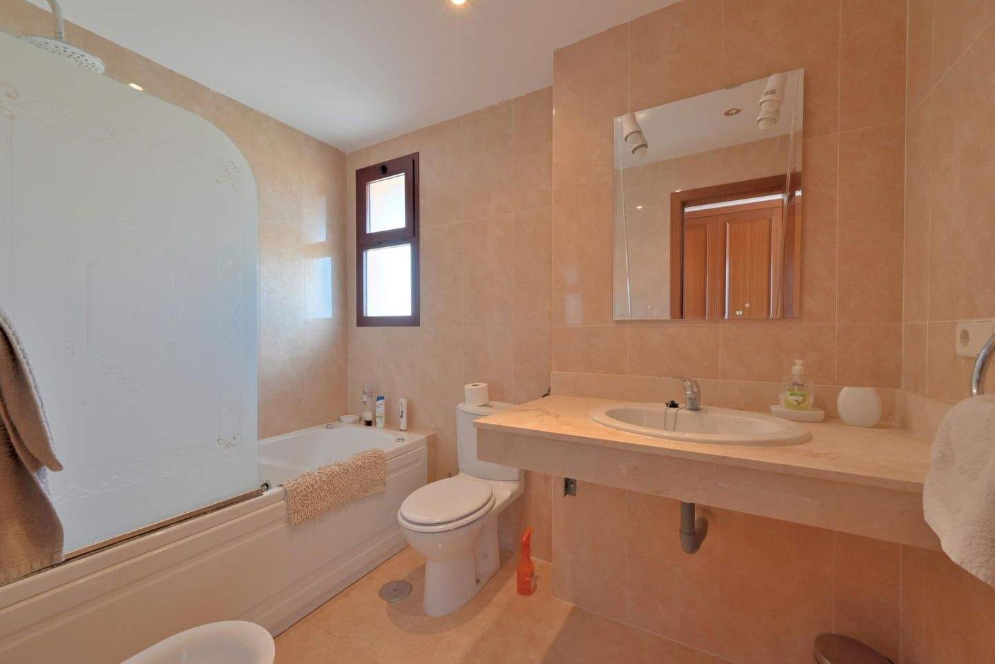 Immobilie in Wietzendorf - Wunderschöne zwei Schlafzimmer Wohnung mit spektakulärem Meerblick - Bild 4