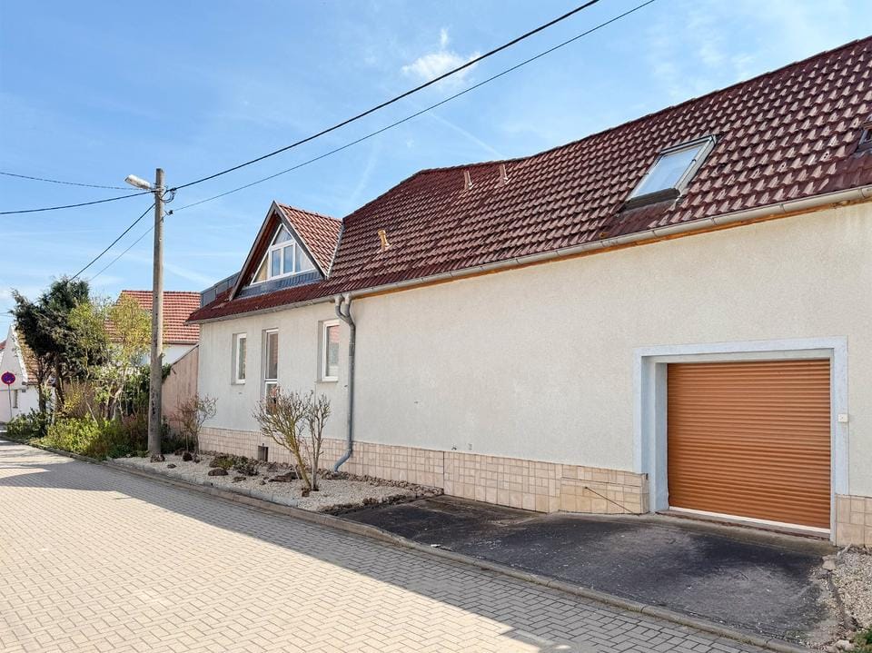 Immobilie in Erfurt - Ihr neues Zuhause - clever finanzieren: Dreiseitenhof mit Mietunterstützung, moderner Energieeffizienz und großer Haupteinheit - Bild 0