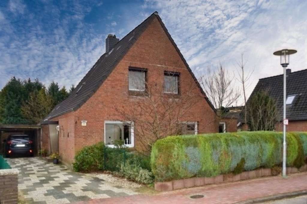 Immobilie in Busdorf - Gemütliches Haus mit ausreichend Platz in ruhiger Straße und schönem Grundstück - Bild 1