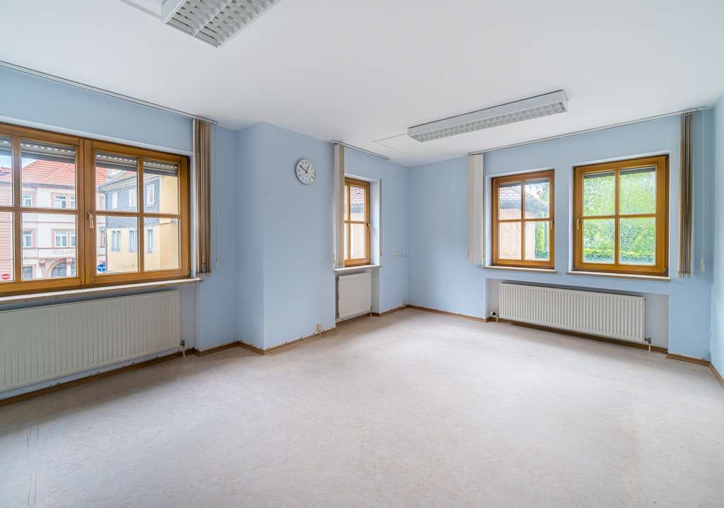 Immobilie in Ochsenfurt - ++ehem. Praxisfläche mit Potential für mehr in Ochsenfurt zvk.++ - Bild 1
