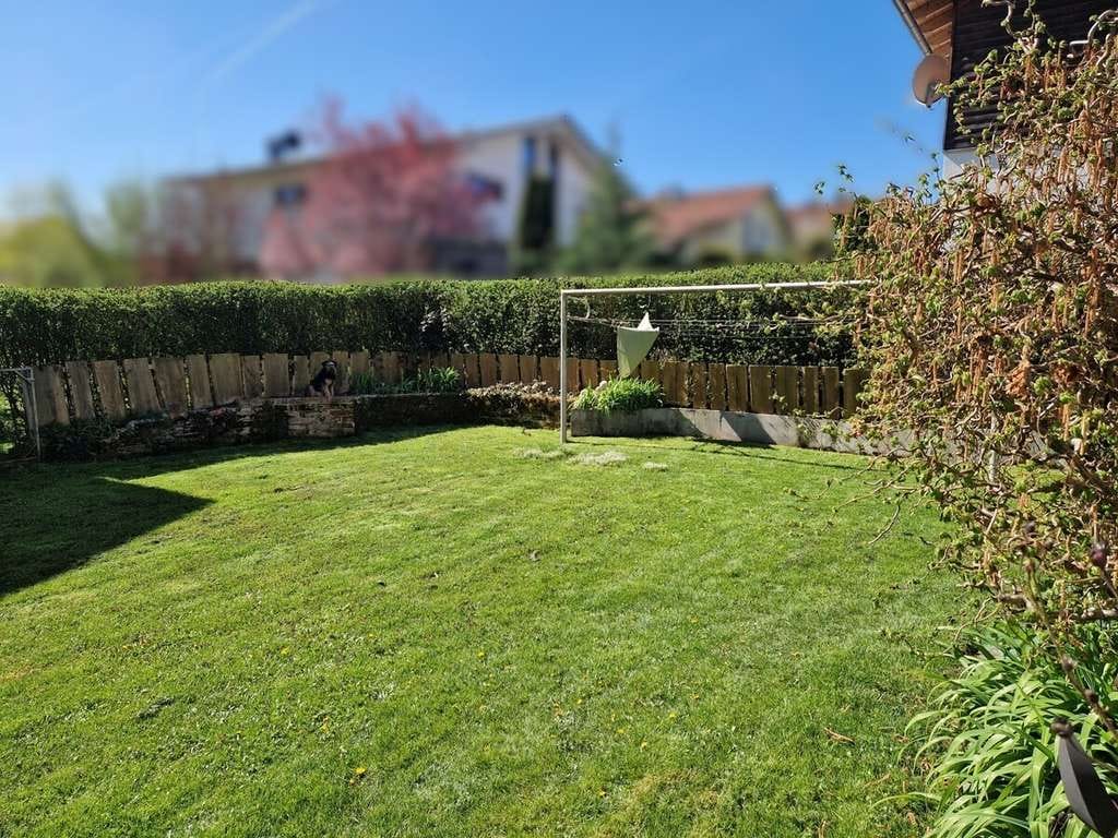 Immobilie in Arnstorf - *Blick ins Grüne*
Solides Einfamilienhaus mit Doppelgarage & Sommerhütte in idyllischer Waldrandlag - Bild 3
