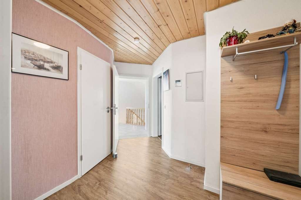 Immobilie in Mistelgau - Charmantes Dachgeschoss-Zuhause zum Verlieben – modernisiert, hell & bezugsfrei - Bild 2