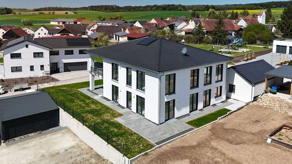 Immobilie in Monheim - Ankommen, durchatmen, genießen: Neues Einfamilienhaus mit Einliegerwohnung, Garten und Doppelgarage - Bild 3