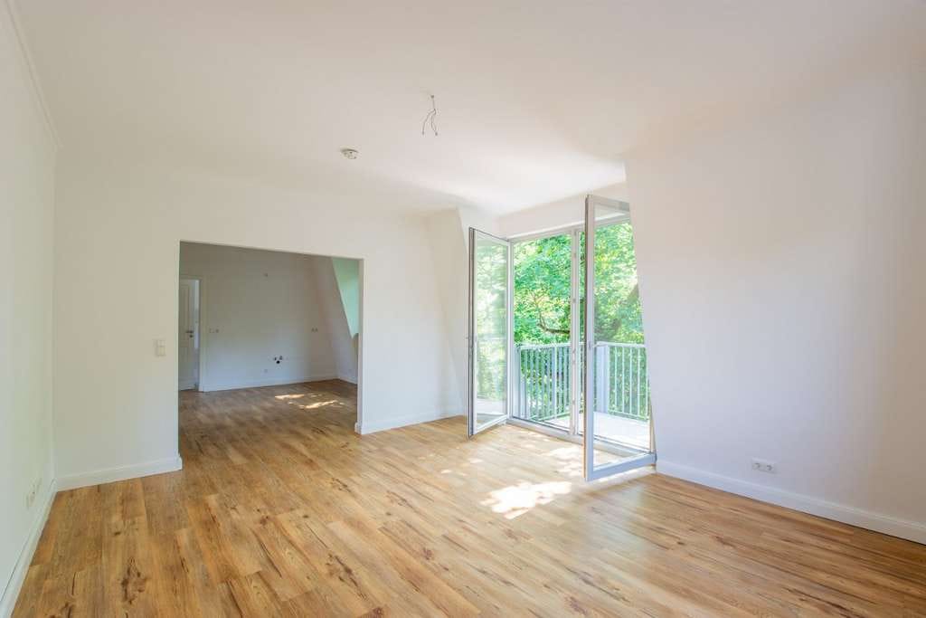 Immobilie in Neuruppin - Exklusive 5-Raum-Dachgeschosswohnung mit Parkblick, Balkon, Aufzug & TG-Stellplatz in Neuruppin - Bild 0
