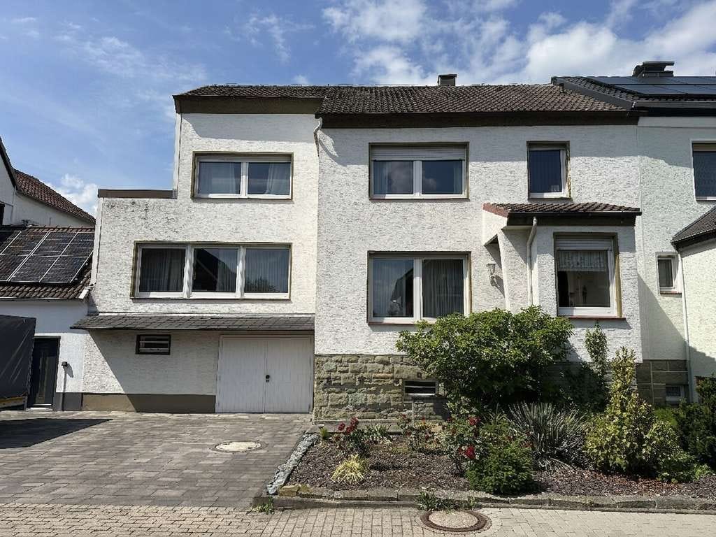 Immobilie in Welver - Platz zum Spielen, Leben und Wohlfühlen:
Familienfreundliche DHH mit großem Garten in Welver! - Bild 0