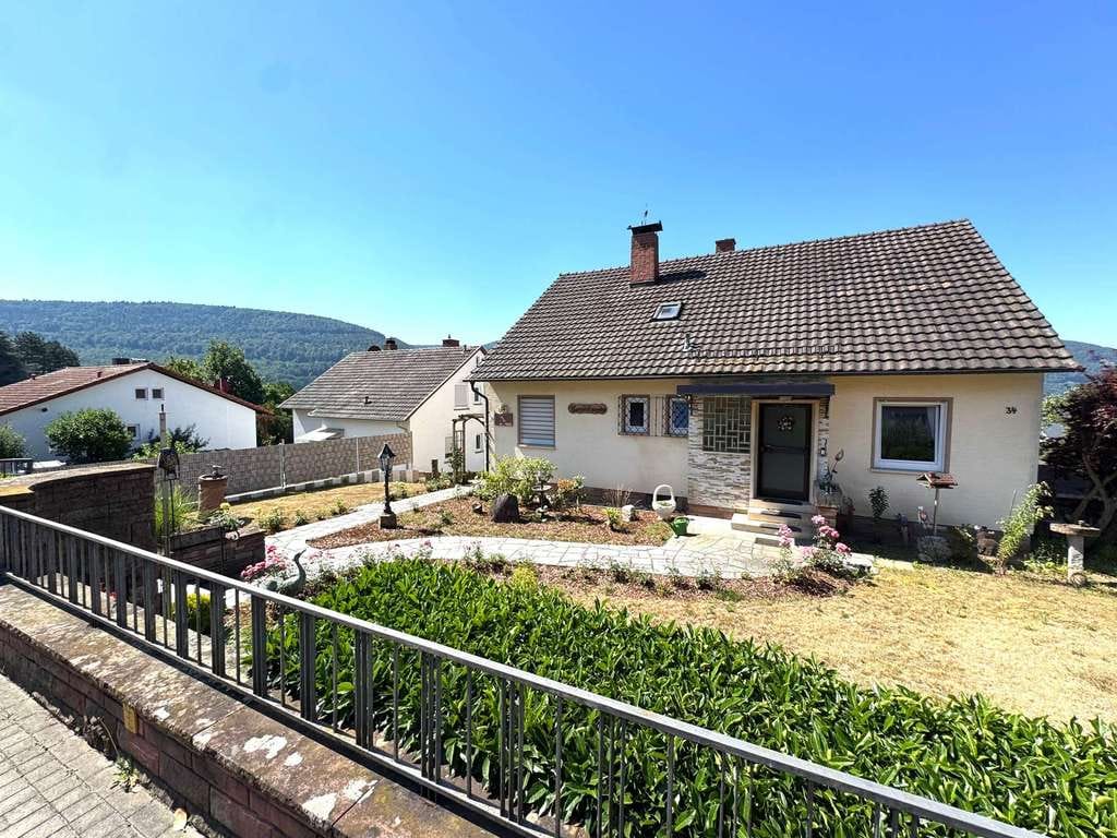 Immobilie in Bürgstadt - Viel Platz für die Familie – Einfamilienhaus mit Garten & Terrasse in begehrter Lage - Bild 2