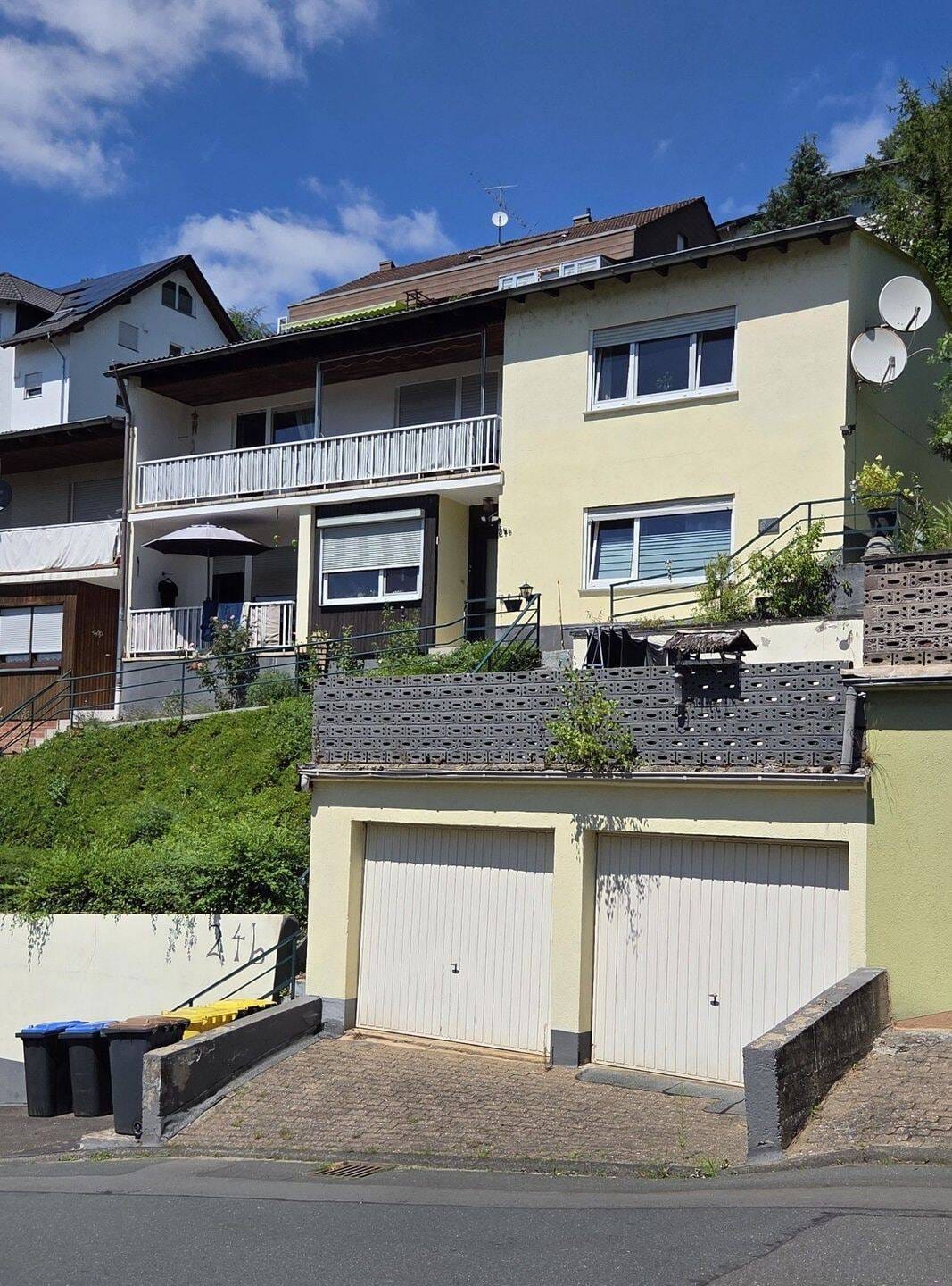 Immobilie in Bad Ems - Ein-/Zweifamilien-Wohnhaus mit 2 großen Wohnungen in zentraler Halbhöhenlage von Bad Ems - Bild 0