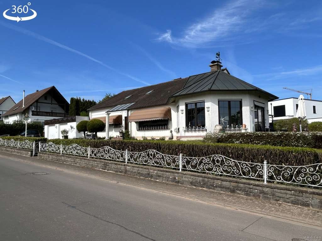 Immobilie in Wittlich - Repräsentatives Ein- bis Zweifamilienhaus mit Garten und Doppelgarage - Bild 0