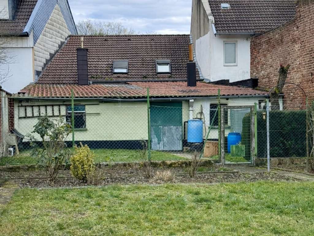 Immobilie in Niederzier - Einfamilienhaus mit großzügigem Westgrundstück und separatem Garagenareal - Bild 1