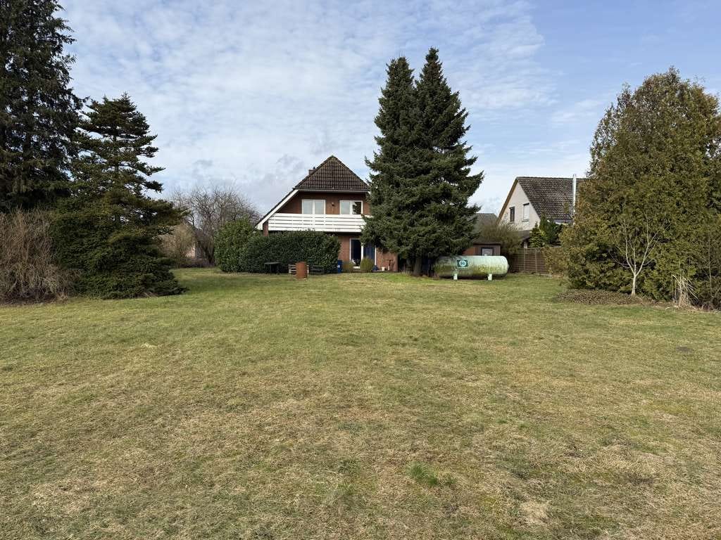 Immobilie in Zeven - Zweifamilien- / Mehrgenerationshaus in ruhige Lage in Zeven -     Garagen - 1566m² Südost-Grundstück - Bild 1