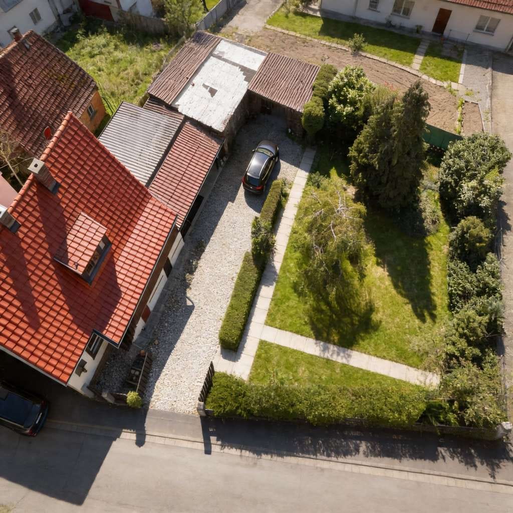 Immobilie in Poppenhausen - Renovierungsbedürftiges Wohnhaus mit Potenzial und einem wunderschönem Garten - Bild 2