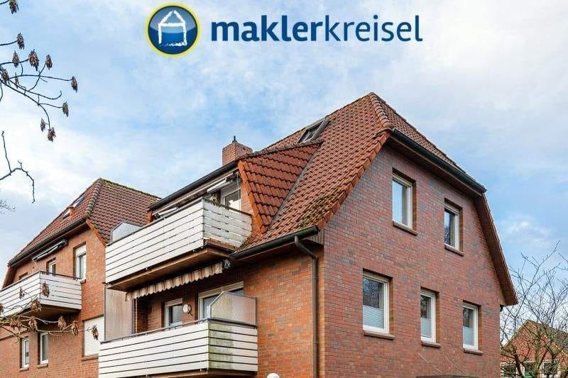 Immobilie in Esens - Zentral in Esens: Schöne Dachgeschosswohnung mit Balkon und Parkplatz! - Bild 0