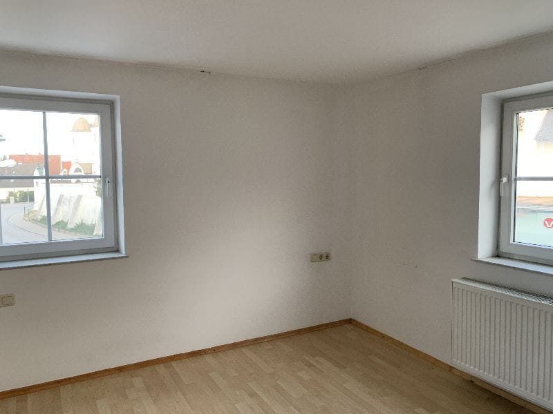 Immobilie in Merching - Merching: Wohnhaus mit Ausbaupotential und gut vermieteter Werkstatt in zentraler Lage! - Bild 0