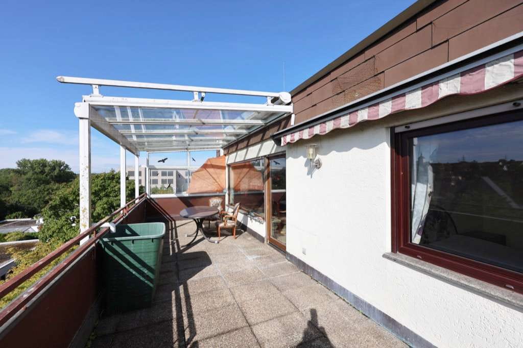 Immobilie in Freiberg am Neckar - Sofort beziehbar: 4,5 Zimmer-Penthousewohnung mit großer Dachterrasse und Garage - Bild 1
