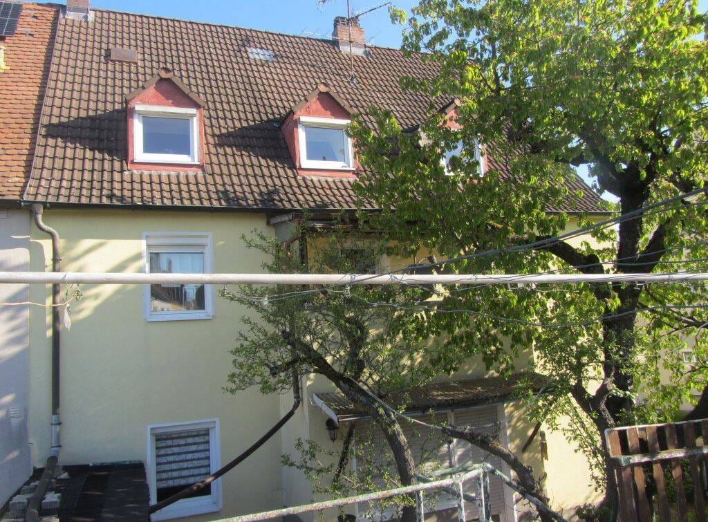 Immobilie in Bamberg - BAMBERG-GARTENSTADT: HAUS MIT 4 WOHNUNGEN(= 3 WOHN. LEER!!)+ 2 GARAGEN AUF 432m2 FÜR 515.000,-EURO - Bild 2