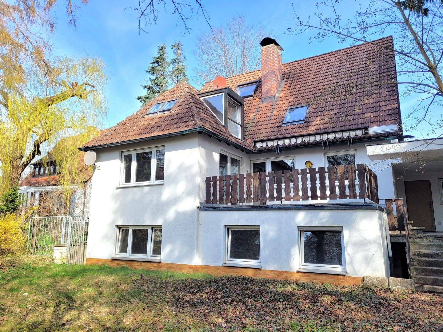 Immobilie in Uttenreuth - Die Lage macht den Unterschied: Großes, freistehendes EFH mit Naturgarten  in ruhiger Wohnlage von Uttenreuth - Bild 0