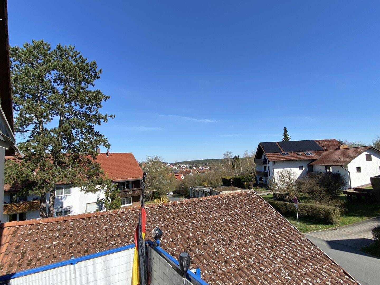 Immobilie in Großhabersdorf - Stadtnahes Wohnen im Grünen - schicke, große ETW mit Garage zu verkaufen! - Bild 0