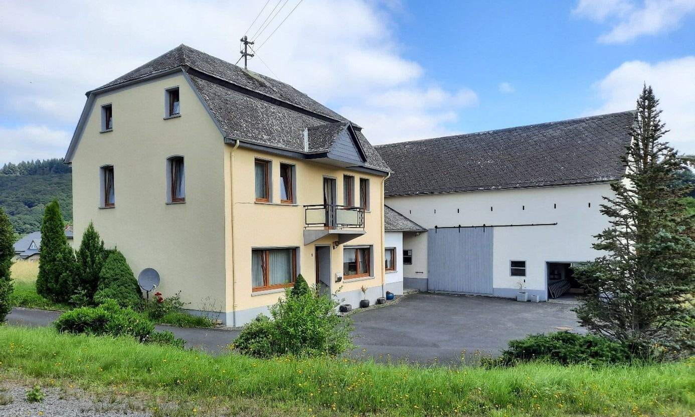 Immobilie in Kelberg - Gepflegte Hofstelle mit 1,44 ha Weideland (erweiterbar), ideal für Pferdehaltung oder Menschen mit großem Platzbedarf! - Bild 0