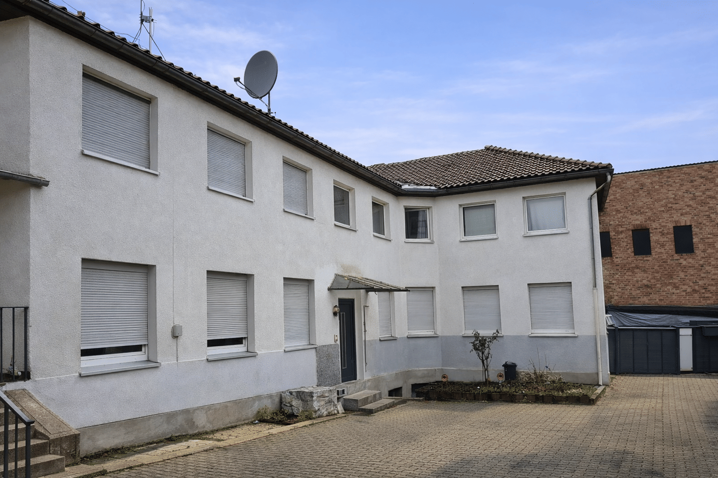 Immobilie in Neustadt bei Coburg - Mehrfamilienhaus mit 5 Wohneinheiten auch als Mehrgenerationenhaus geeignet - Bild 1