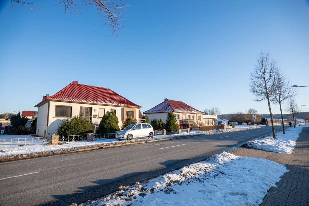 Immobilie in Neukalen - Listenpreis 150.000,00 € - Solides Einfamilienhaus in Neukalen mit Tiefgarage und  Garten - Bild 4