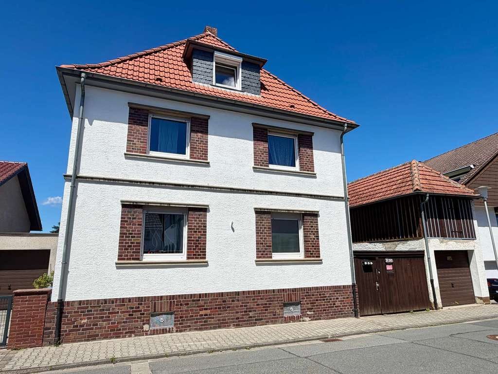 Immobilie in Roßdorf - Vielseitiges Zweifamilienhaus mit großem Garten und Entwicklungspotenzial in begehrter Wohnlage - Bild 2