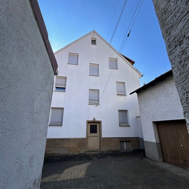 Immobilie in Bretten - Dreifamilienhaus mit Doppelgarage u. Scheune für Anpacker oder Investoren - Bild 3