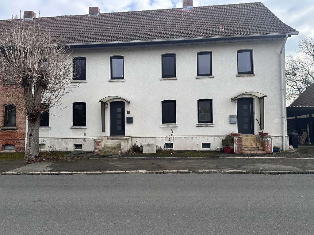 Immobilie in Söhlde - Söhlde-Steinbrück: Einfamilienhaus mit Einliegerwohnung, Keller und Carport - Bild 1