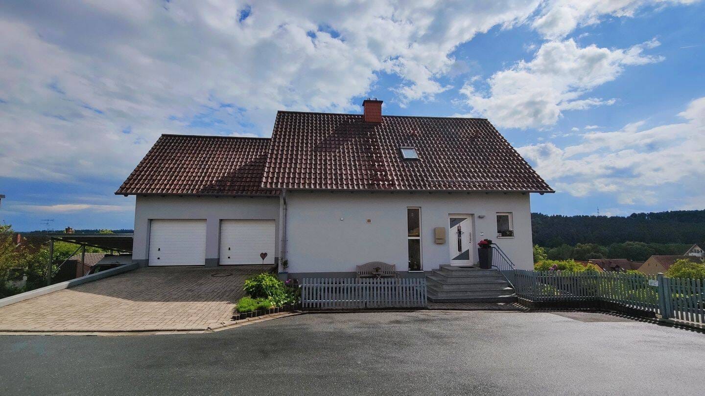 Immobilie in Priesendorf - Hier werden Sie sich wohlfühlen: TOP gepflegtes und charmantes Einfamilienhaus in ruhiger Wohnlage - Bild 1