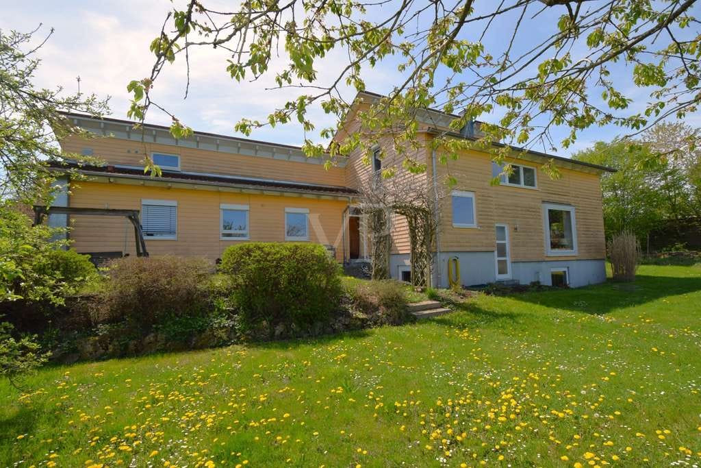 Immobilie in Stimpfach - Ökologisch & energieeffizient - Architektonisches Wohnhaus mit Praxisanbau - Unverbaubare Naturlage - Bild 2